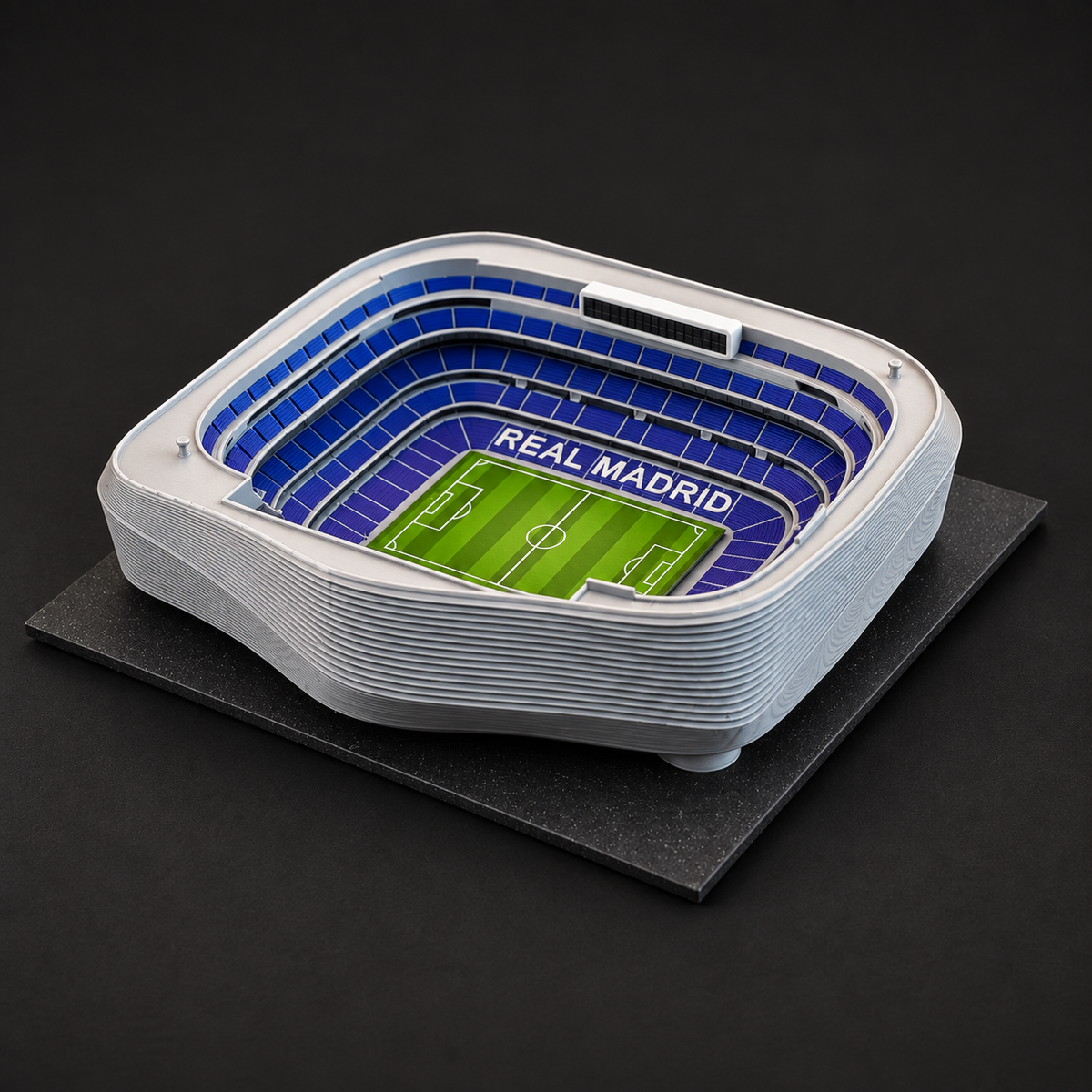 Santiago Bernabéu – Farbiges 3D-Stadionmodell – Ansicht 1